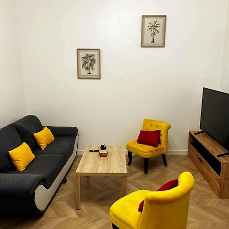 בורז'ה Appartement T2 Avec Terrasse Proche Cathedrale מראה חיצוני תמונה