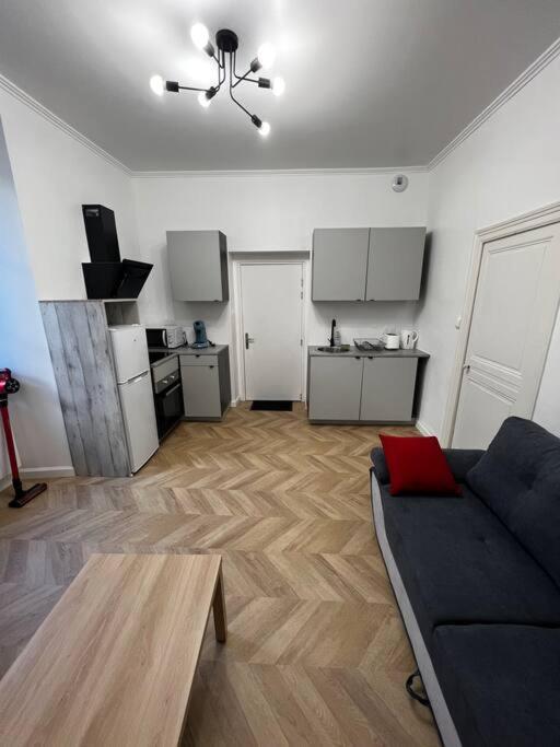בורז'ה Appartement T2 Avec Terrasse Proche Cathedrale מראה חיצוני תמונה
